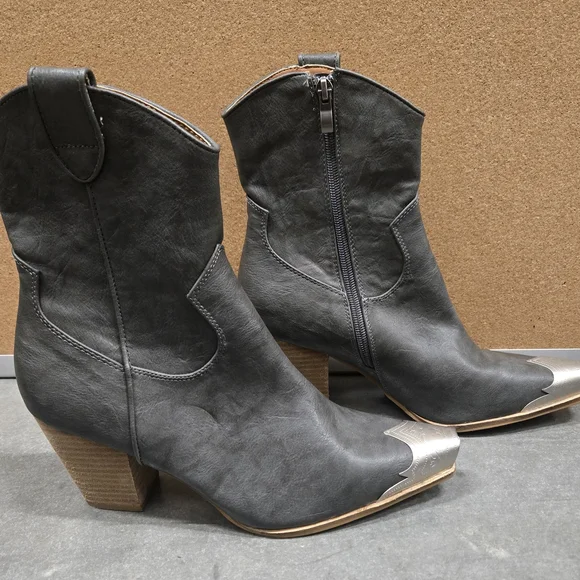 Dakota Western Ankle Boot - Picture 4 of 7